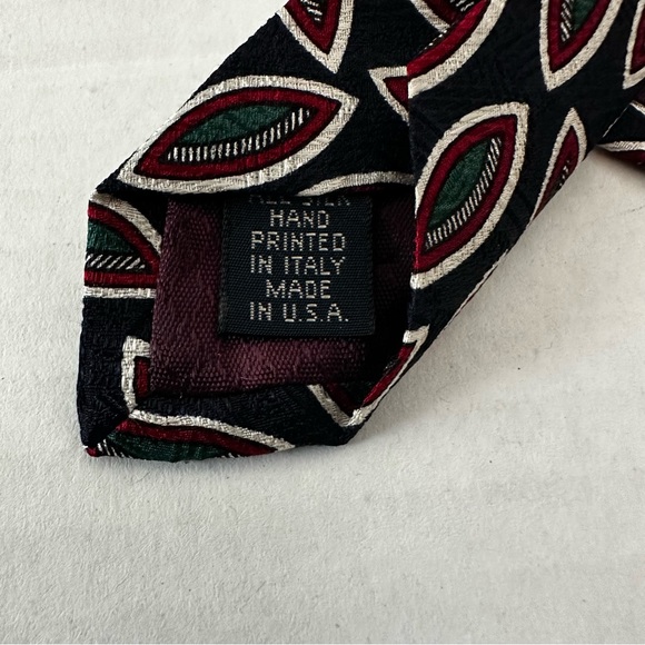 New Silk Tie White Green Red Accents Hand Printed in Italy Made in USA - Picture 4 of 9